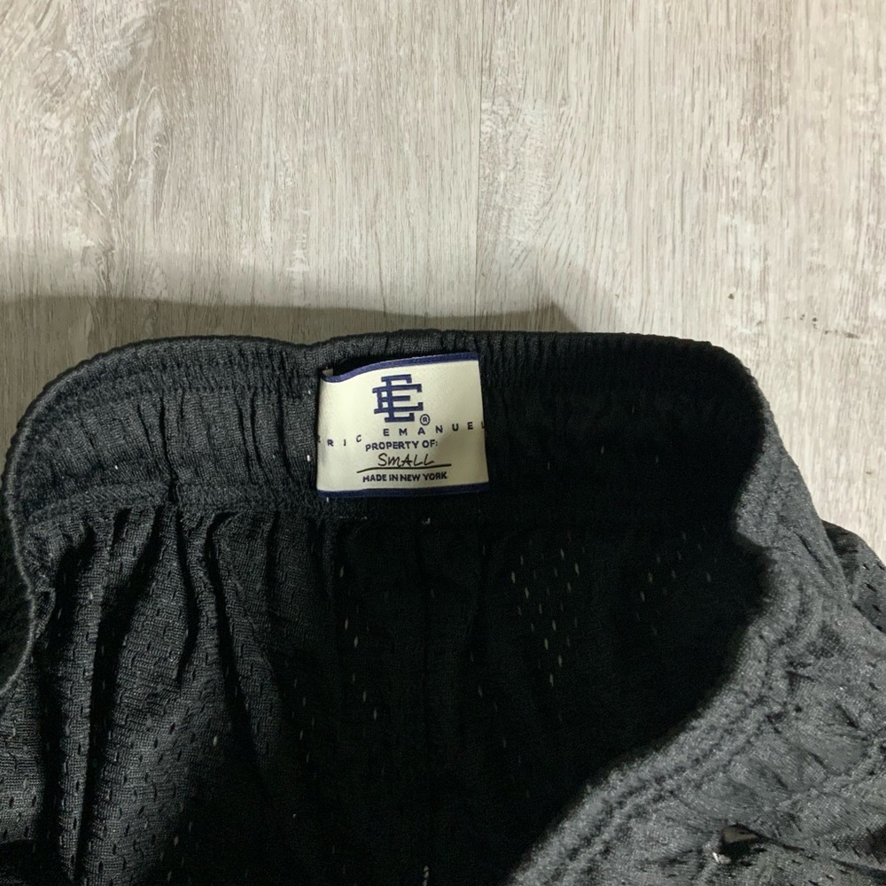 Black And White Eric Emanuel New York EE Shorts - Picture 4 of 7